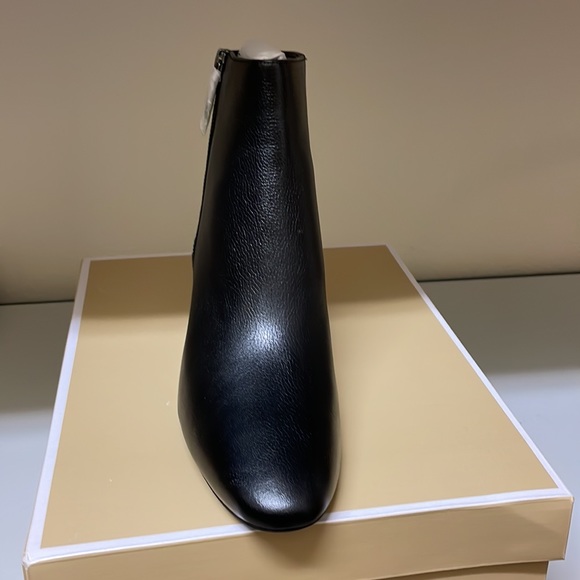 NIB $165 MICHAEL KORS Alane Pebbled Leather Ankle Boots - Picture 2 of 8